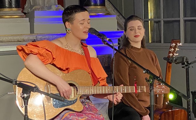 Nu-Folk von der gr&uuml;nen Insel: Emma Langford in Bad Langensalza (Foto: oas)