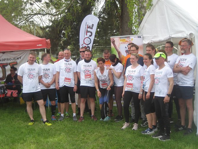 L&auml;ufer in freudiger Erwartung vor dem Start (Foto: M.Fromm)