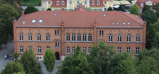 Die Heimst&auml;tte der jungen K&uuml;nstler: Das Salza-Gymnasium (Foto: uhz)