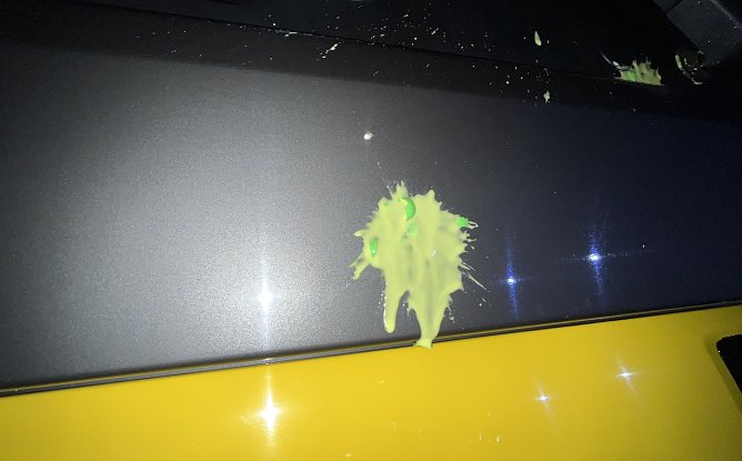 Beschossenes Fahrzeug gestern Abend (Foto: API)