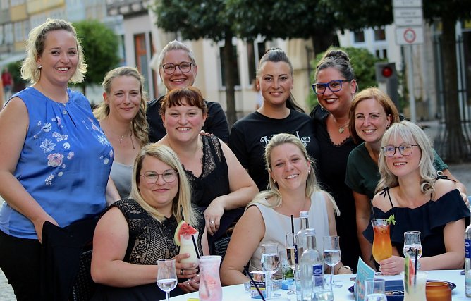 Ausgelassene Stimmung beim Sommernachtsball der Cafe&acute;und Lounge Bar Manolo in Bad Langensalza (Foto: Eva maria Wiegand)