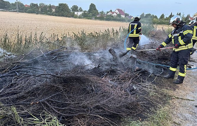 Brand in der M&uuml;hlh&auml;user Landstra&szlig;e (Foto: Feuerwehr Bad Langensalza)