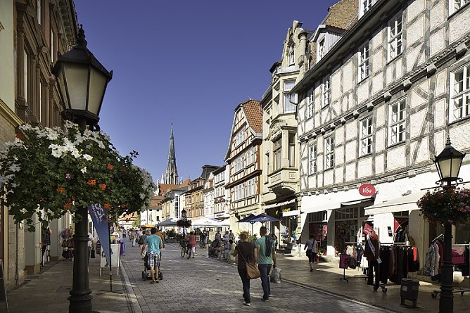 Einkaufsstraße Steinweg in Mühlhausen (Foto: Tino Sieland © Stadt Mühlhausen) Einkaufsstraße Steinweg in Mühlhausen (Foto: Tino Sieland © Stadt Mühlhausen)