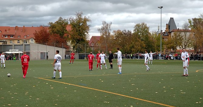 Derbytime in M&uuml;hlhausen: rote Hausherren empfingen vor gro&szlig;er Kulisse wei&szlig;e G&auml;ste (Foto: M.Fromm)