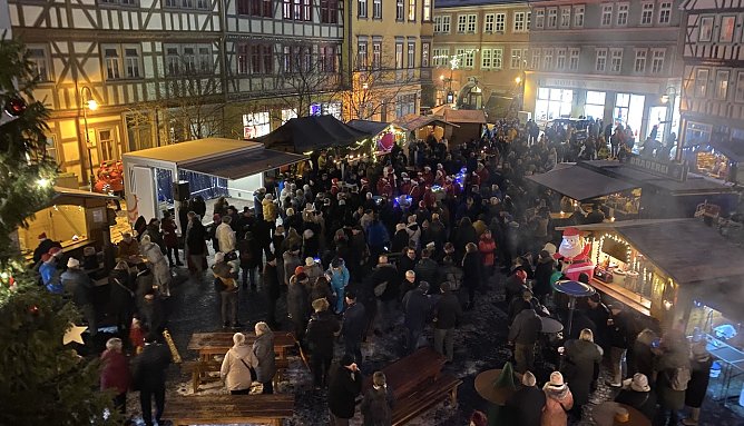 Auftakt des diesjährigen Weihnachtsmarktes auf dem Neumarkt (Foto: oas) Auftakt des diesjährigen Weihnachtsmarktes auf dem Neumarkt (Foto: oas)