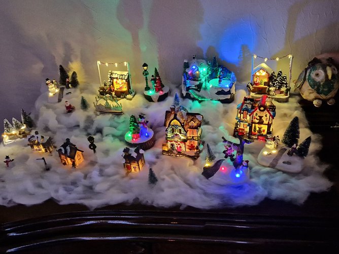 Weihnachtsdorf im Schnee (Foto: Manuela Seifart aus Nordhausen/ OT-Herreden)