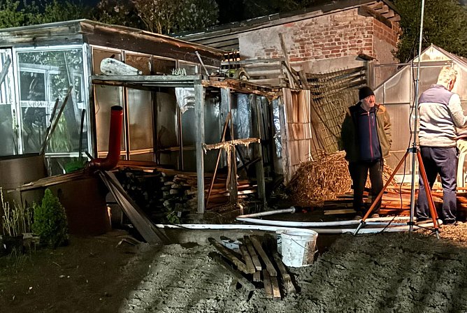 Fassungslose Anwohner nach dem dritten Brandanschlag (Foto: Silvio Dietzel) Fassungslose Anwohner nach dem dritten Brandanschlag (Foto: Silvio Dietzel)