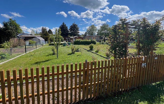 In diesem Gartengrundst&uuml;ck kam der Polizeibeamte bei der n&auml;chtlichen Auseinandersetzung ums Leben (Foto: S. Dietzel)