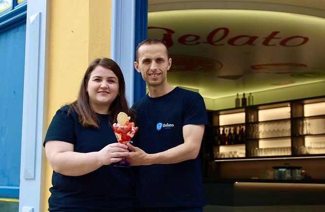 Arjeta und Agron Behrami erwarten ab morgen ihre G&auml;ste (Foto: Eva Maria Wiegand)