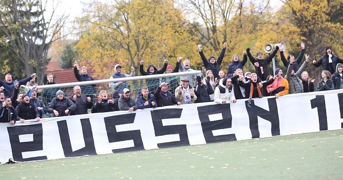 So wollen die Preu&szlig;en-fans am Samstagabend gegen 19 Uhr jubeln. Die Union-Fans werden etwas dagegen haben (Foto: FSV Preu&szlig;en)
