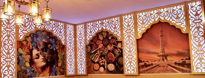 Indisches Flair im "Taj-Mahal-Saal" (Foto: Eva Maria Wiegand)