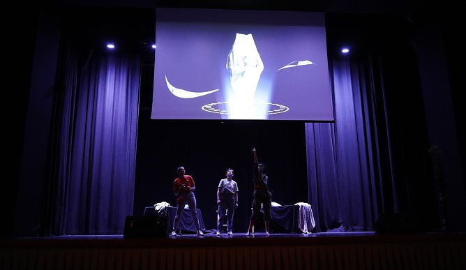 Theaterauff&uuml;hrung "Time and Time again" am 7.Mai 2024 (Foto: Stefanie Richter)