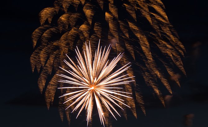 Momentaufnahmen am Himmel &uuml;ber Bad Langensalza  (Foto: Michael Osinzew)