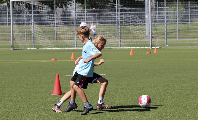 Fussball-Sommercamp im Stadion der Freundschaft in Bad Langensalza (Foto: Eva Maria Wiegand) Fussball-Sommercamp im Stadion der Freundschaft in Bad Langensalza (Foto: Eva Maria Wiegand)