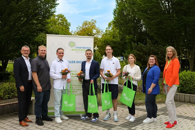 Willkommen im Berufsleben - die Stadtwerke M&uuml;hlhausen begr&uuml;&szlig;en ihre neuen Auszubildenden (Foto: Stadt M&uuml;hlhausen)