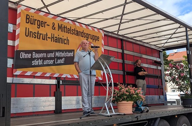 Peter Hahne sprach am Sonntag auf den Blobach in Mühlhausen (Foto: H.Kuhnert) Peter Hahne sprach am Sonntag auf den Blobach in Mühlhausen (Foto: H.Kuhnert)