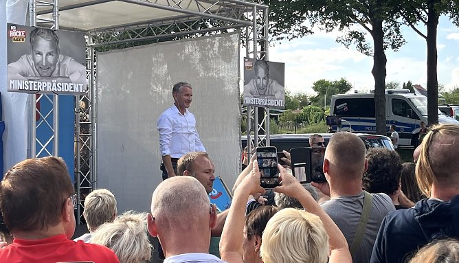 Björn Höcke auf dem Jahnplatz (Foto: oas) Björn Höcke auf dem Jahnplatz (Foto: oas)
