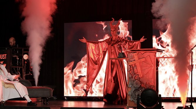 Faust n&acute;Roll nach Goethe im KKZ in Bad Langensalza (Foto: Eva Maria Wiegand)