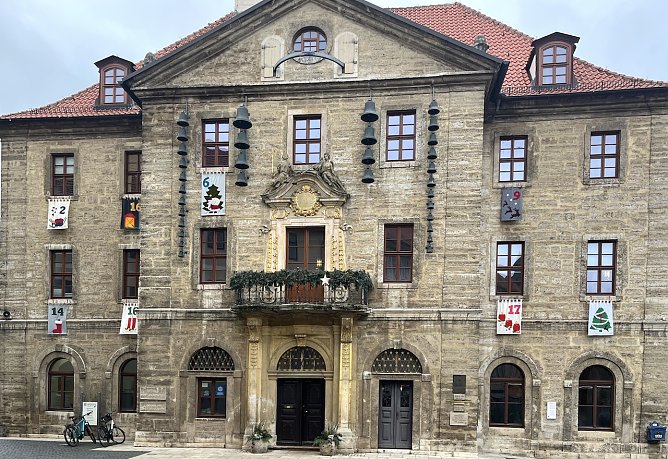 Im altehrw&uuml;rdigen Rathaus zieht eine neue Kurdirektorin ein (Foto: uhz online)