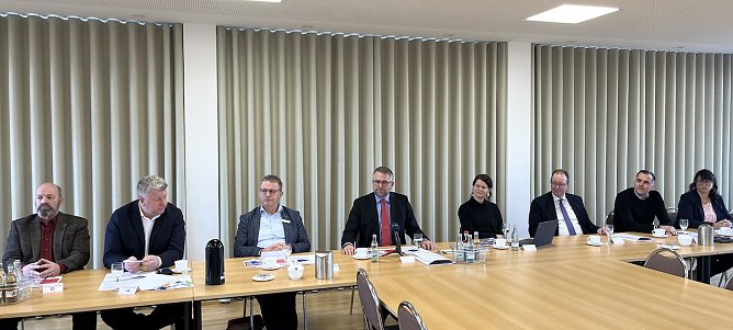 Kompetente Runde bei der Vorstellung der Abeitsmarktzahlen in M&uuml;hlhausen (Foto: oas)