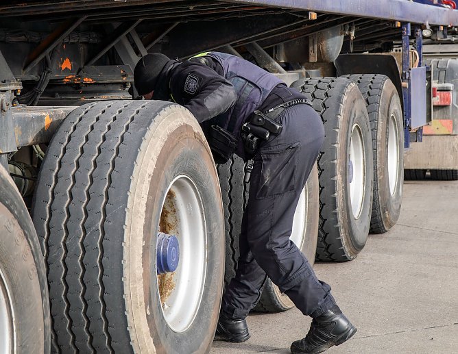 Polizisten kontrollierten Brummis (Foto: Th&uuml;ringer Polizei)