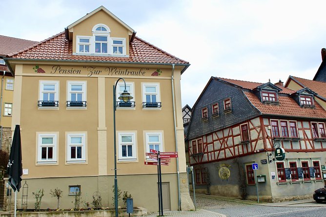 Tradition und modern hergerichtete Gastlichkeit empf&auml;ngt die G&auml;ste im Restaurant und dem Pensionshaus der "Weintraube" (Foto: Eva Maria Wiegand)