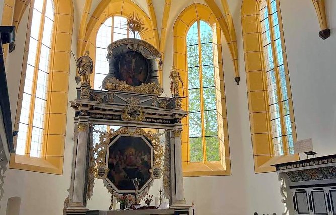 Neue Fenster in der Kirche (Foto: R.Englert)