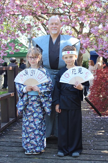 Hanami, mit neu gew&auml;hlter Sakura und Samurai, im Japanischen Garten in Bad Langensalza (Foto: Eva Maria Wiegand)