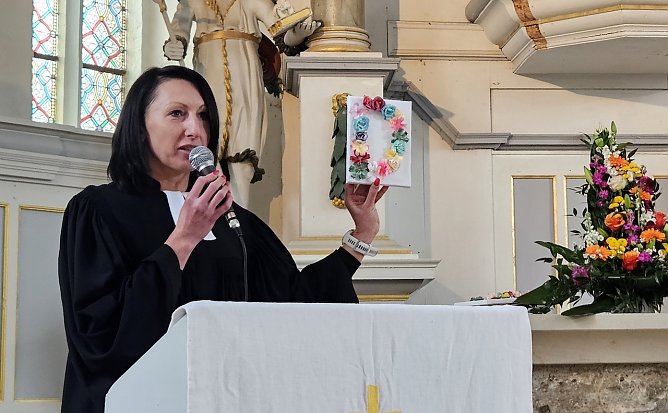 Pfarrerin Annemarie Sommer in Kirchheilingen (Foto: R.Englert)