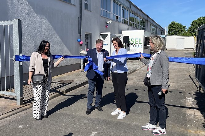 Feierliche Er&ouml;ffnung  des Handwerkeraktionstages. Foto v.li.n.re. Julia Riese, Andreas B&auml;rwolff, Landr&auml;tin Antje Hochwind-Schneider, Nicolle Linke (Foto: Carina Ei&szlig;ner)