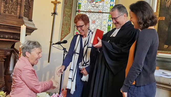 Birgit Dornhofer wird verabschiedet (Foto: R.Englert)