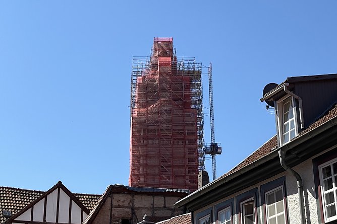 Im Look eines Wolkenkratzers: Bad Langensalzaer Marktkirche (Foto: oas)