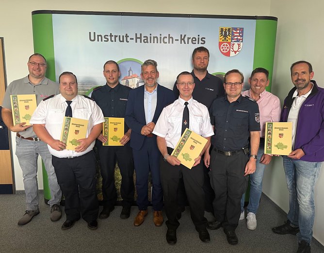 &Uuml;bergabe der F&ouml;rderbescheide (Foto: R.Rothe)