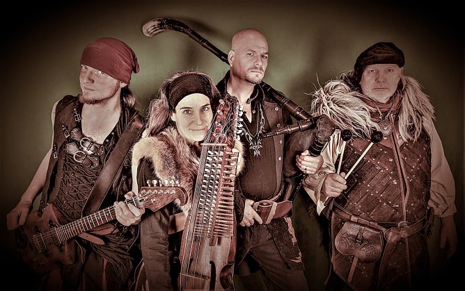 Die Feuervögel landen am Wochenende auf dem Langensalzaer Schlosshof (Foto: FEUERVÖGEL) Die Feuervögel landen am Wochenende auf dem Langensalzaer Schlosshof (Foto: FEUERVÖGEL)