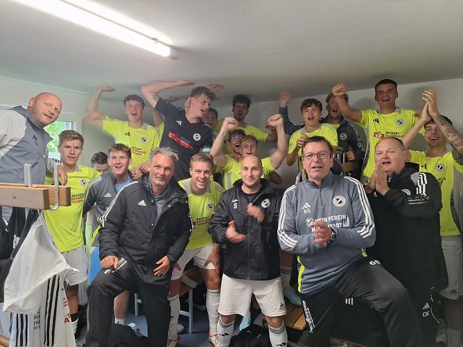 Der FSV Preu&szlig;en kann doch noch jubeln - erster Pflichtspielsieg seit vier Monaten (Foto: Benno Harbauer)