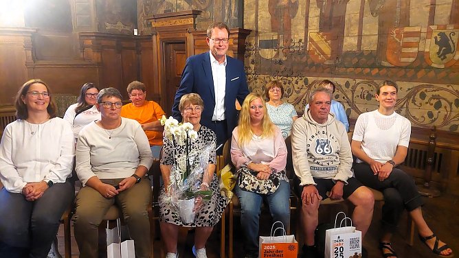 Ehrung f&uuml;r Ingrid Kollascheck und Tafel Team (Foto: Stadt M&uuml;hlhausen)