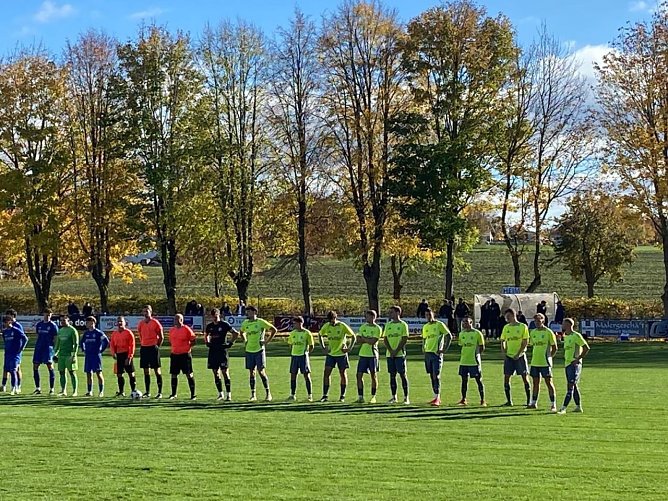 Die Preu&szlig;en aus Bad Langensalza (in gelb) verlieren knapp beim Tabellenf&uuml;hrer 1. FC Eichsfeld  (Foto: Benno Harbauer )