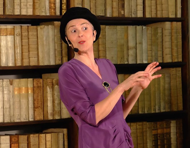 Adele Seibold alias Dr. Gisela Matthiae (Foto: Simon Haigermoser)