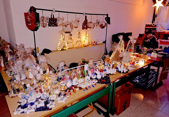 Weihnachtsmarkt im Förderzentrum Sondershausen (Foto: Stephanie Tanck.) Weihnachtsmarkt im Förderzentrum Sondershausen (Foto: Stephanie Tanck.)