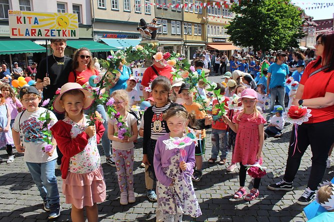 Kinder beim Brunnenfest in Bad Langensalza (Foto: Eva Maria Wiegand) Kinder beim Brunnenfest in Bad Langensalza (Foto: Eva Maria Wiegand)