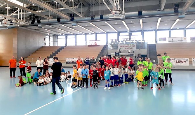 Das Teilnehmerfeld des 24. Carsten-K&auml;lz-Kindergartencups (Archiv 2025) (Foto: Markus Fromm)