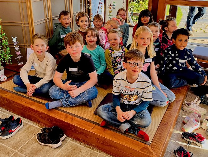 Endscheidung im Jap. Garten in Bad Langensalza: Wer wird Sakura und wer Samurai?  (Foto: Eva Maria Wiegand)