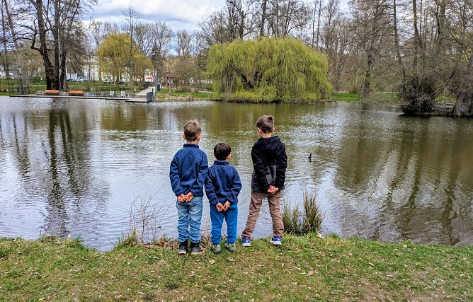 Osterspaziergang Stadtpark mit unseren drei Enkeln (Foto: Steffi Gerlach)