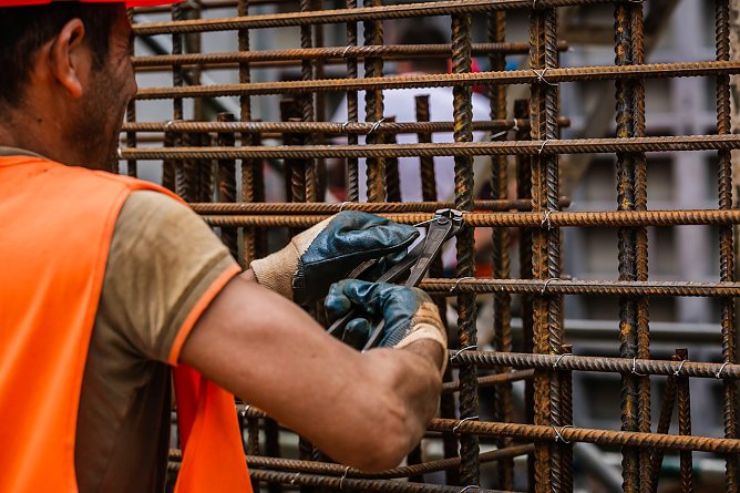 Auf dem Bau locken bessere L&ouml;hne: Facharbeiter wie Beton- oder Stra&szlig;enbauer im Unstrut-Hainich-Kreis verdienen jetzt 26,05 Euro pro Stunde � und damit genauso viel wie ihre Kollegen im Westen. Darauf hat die IG BAU Nordth&uuml;ringen hingewiesen. (Foto: IG Bau Tobias Seifert)