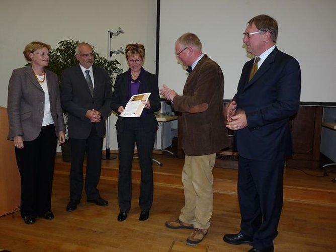 Bibliothekspreis &uuml;bergeben (Foto: Karl-Heinz Herrmann)