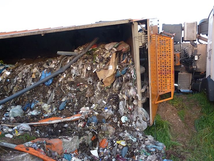 Umgekippter Lkw blockierte B4