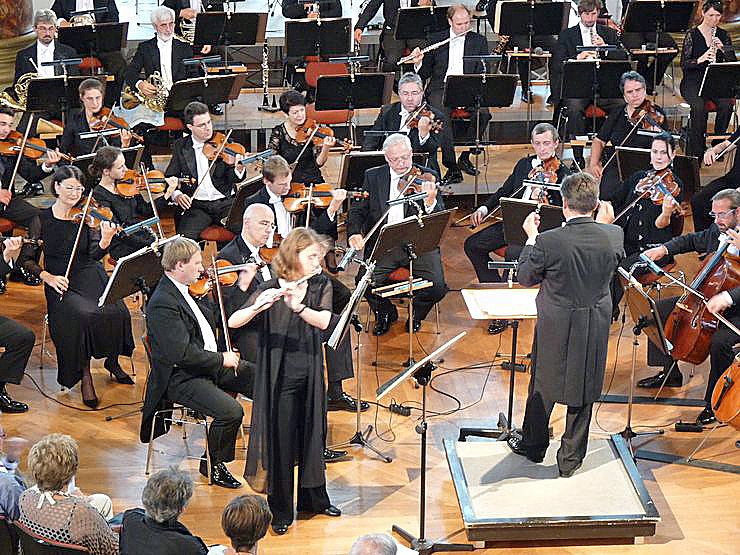 Im Mittelpunkt die Fl&ouml;te