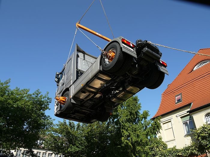 Fliegender Brummi
