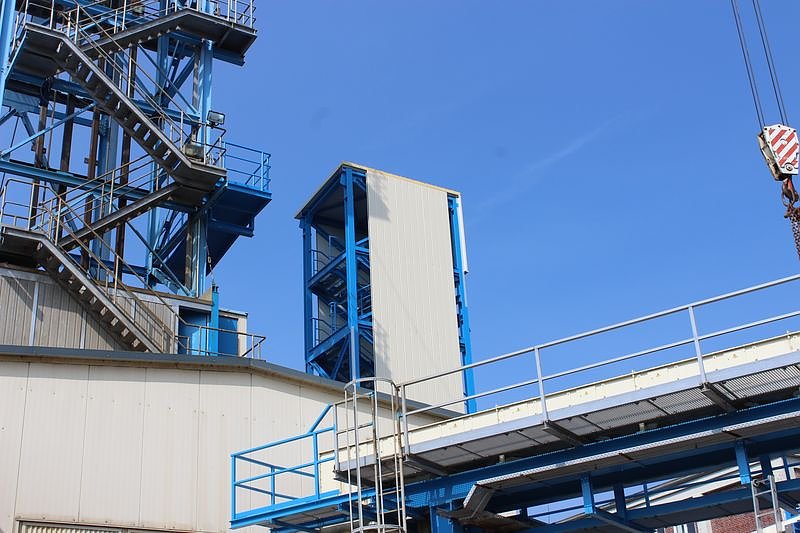 Neue Seilfahrtsbr&uuml;cke wird montiert