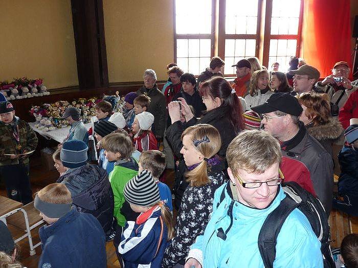 Kinder und Jugendliche beim Possenlauf